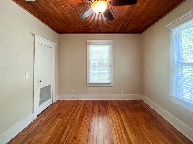 Building Photo - Pet Friendly 4BR/2BA Home off University A...