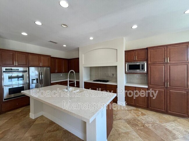 Building Photo - 135 Tesori Dr