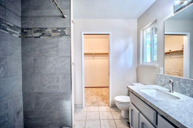 Building Photo - 4404 Bluff Creek Dr