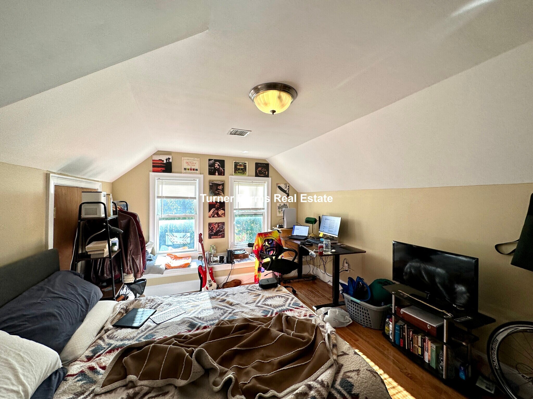 Building Photo - 44 Hillside St