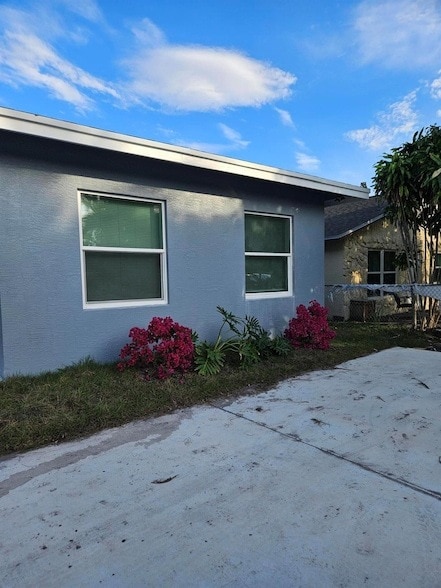 Building Photo - 100 Dover St