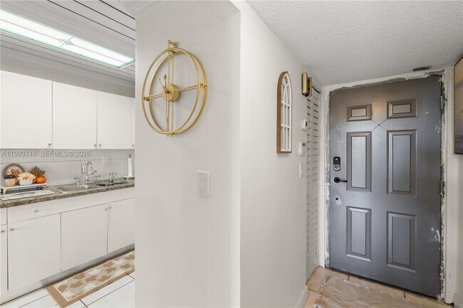 Building Photo - 10000 NW 80th Ct