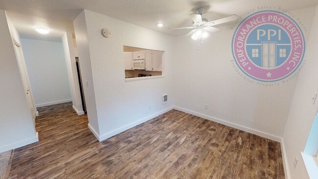 Building Photo - Desirable West Linn Location / Walk To The...