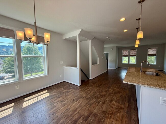 Building Photo - 2617 Avinity Pl