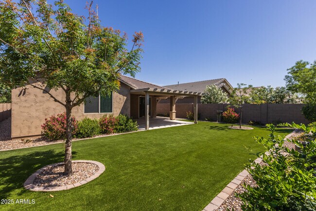 Building Photo - 20673 E Canary Way