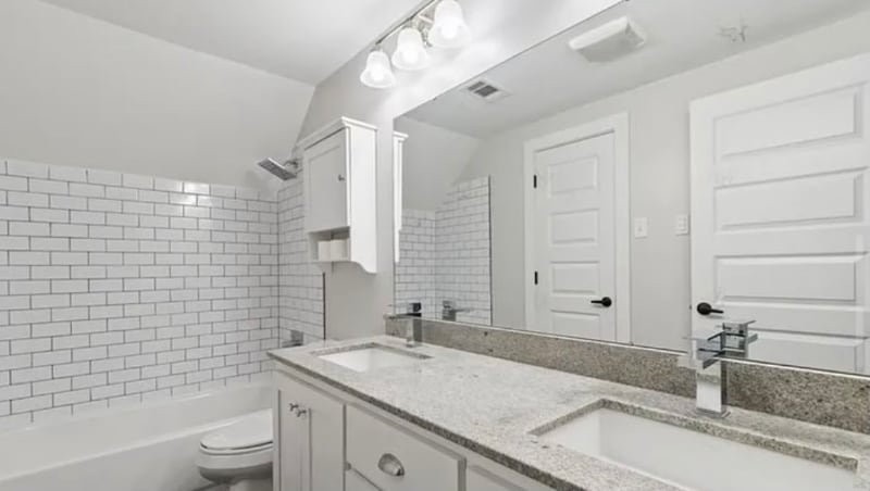 Building Photo - 516 Camellia Dr