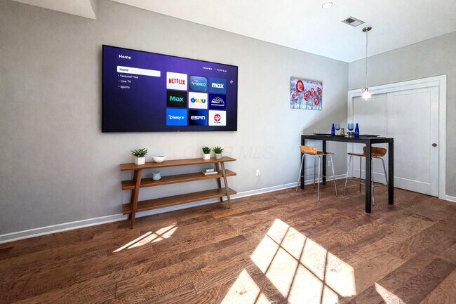 Building Photo - 190 E Gay St