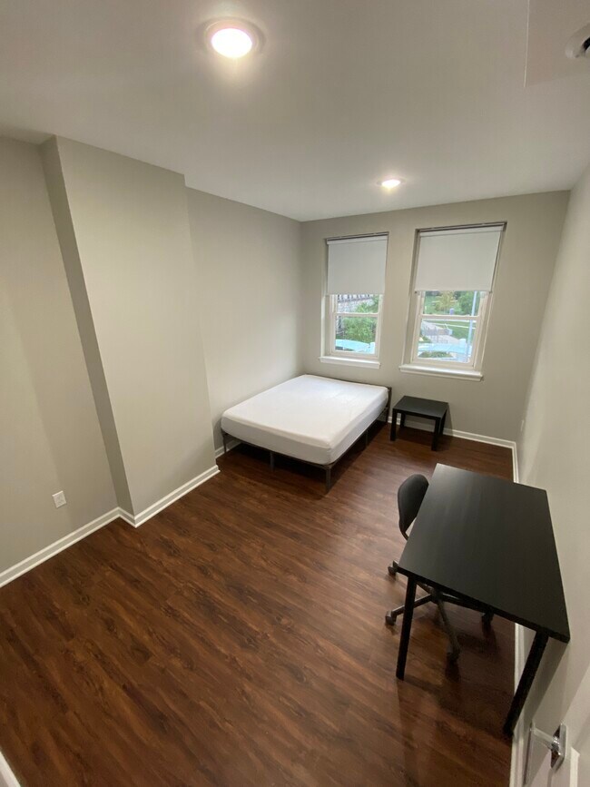 Building Photo - 5th Ave