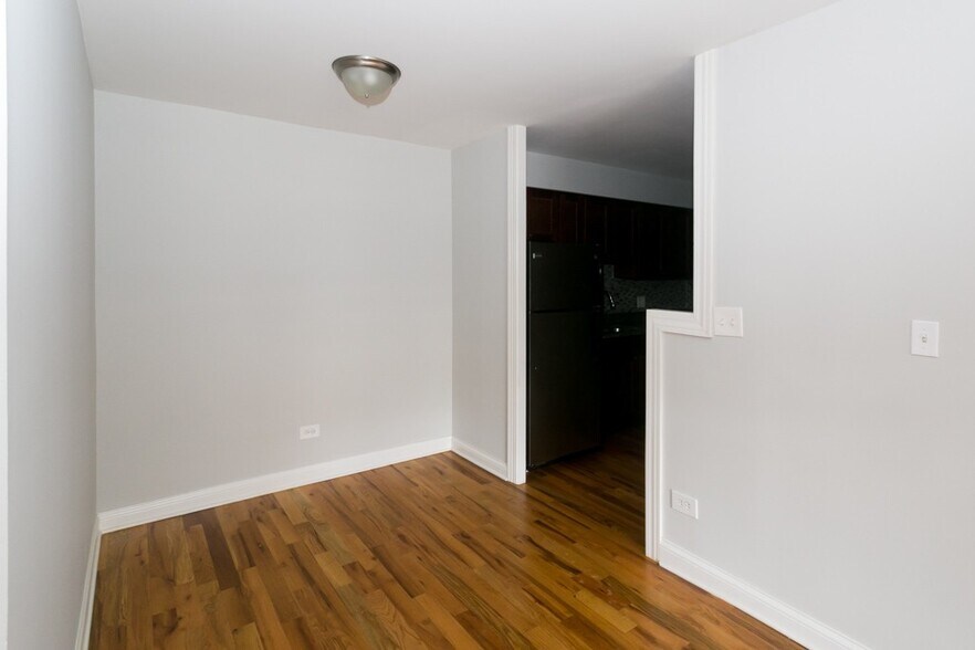 Building Photo - 696 Elm Pl