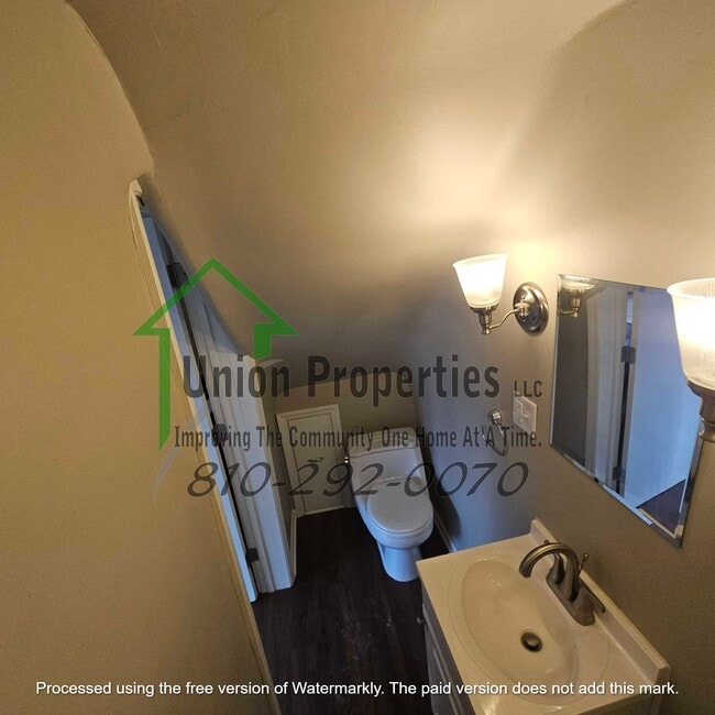 Building Photo - 263 N Elk St