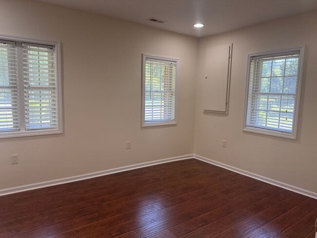Building Photo - Newly remodeled brick home in New Bern