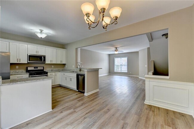 Building Photo - 4005 Edgecomb Dr