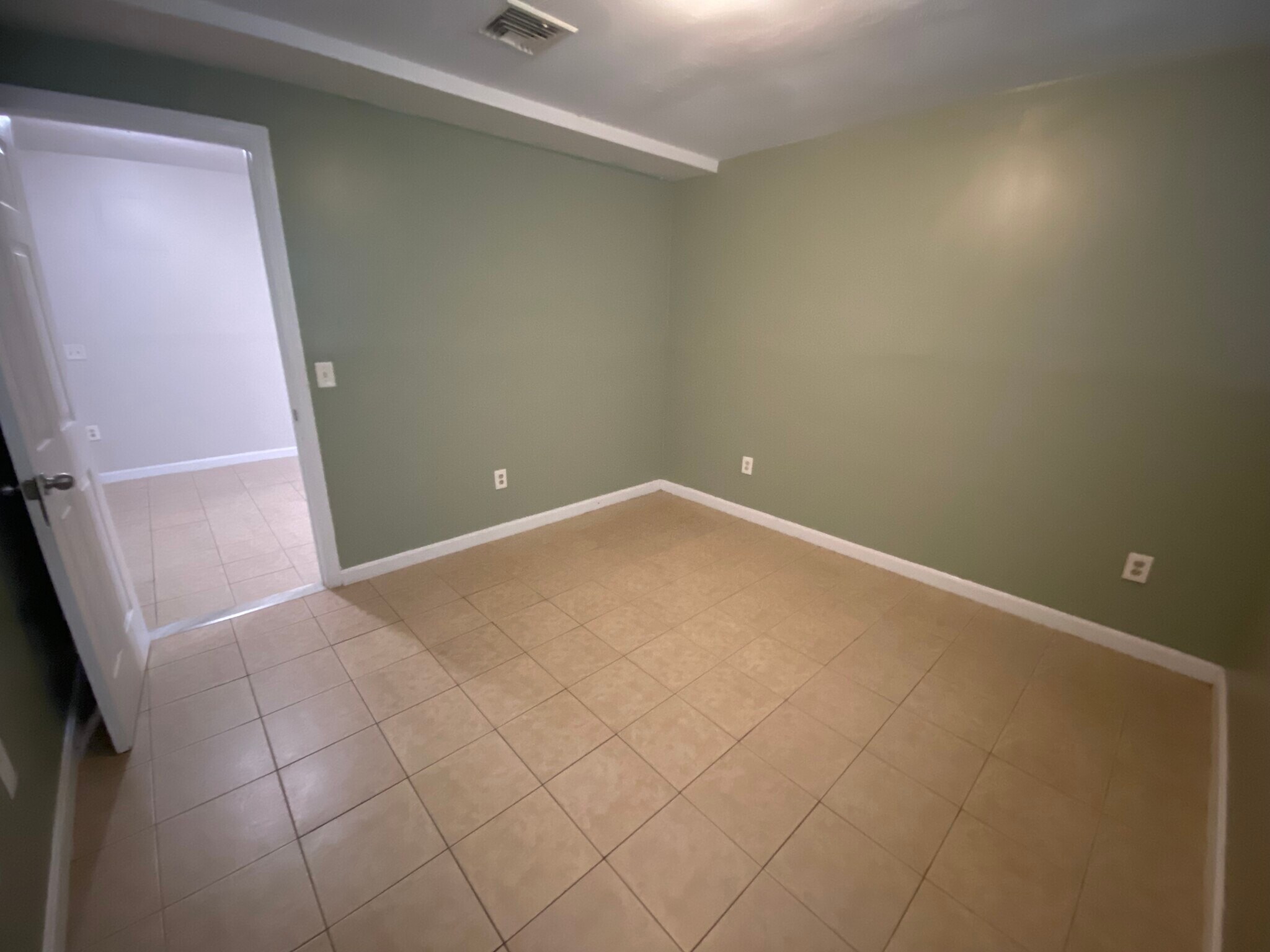 Building Photo - 11 Handy St