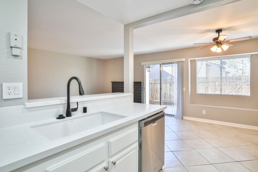 Building Photo - 9369 Silverleaf Way