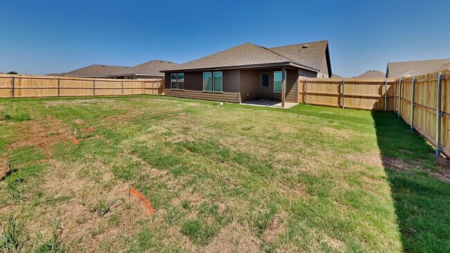 Building Photo - A Very Stunning and Spacious 4 Bedroom 2 Bath Home in Putnam City Schools