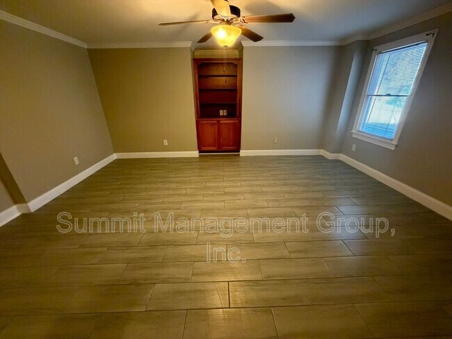 Building Photo - 2405 Twin Creek Ct SW