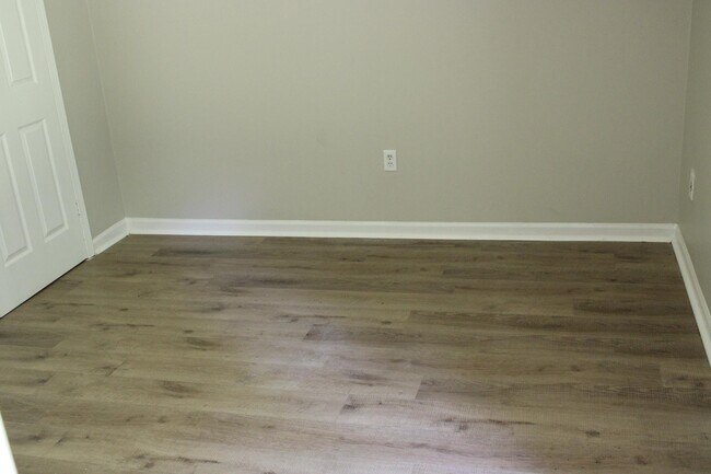 Building Photo - 5116 Chantilly Dr