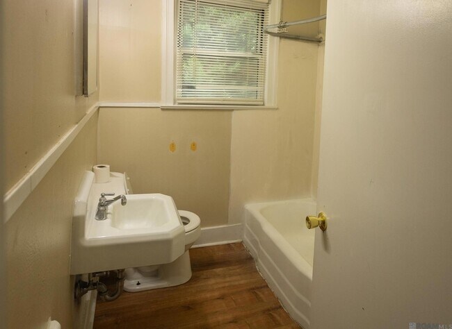 Building Photo - 524 8th St