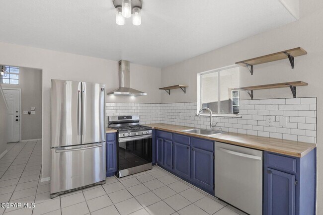 Building Photo - 12425 Red Sun Dr