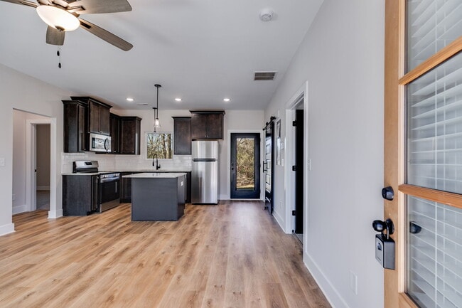 Building Photo - 319 Bledsoe St