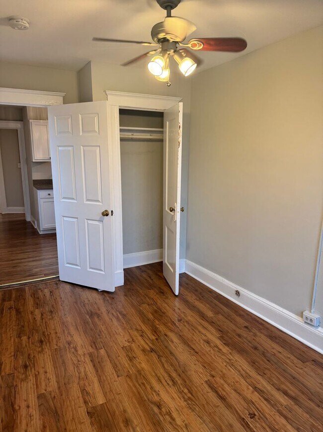 Building Photo - North End 3bed / 1bath available January 2026