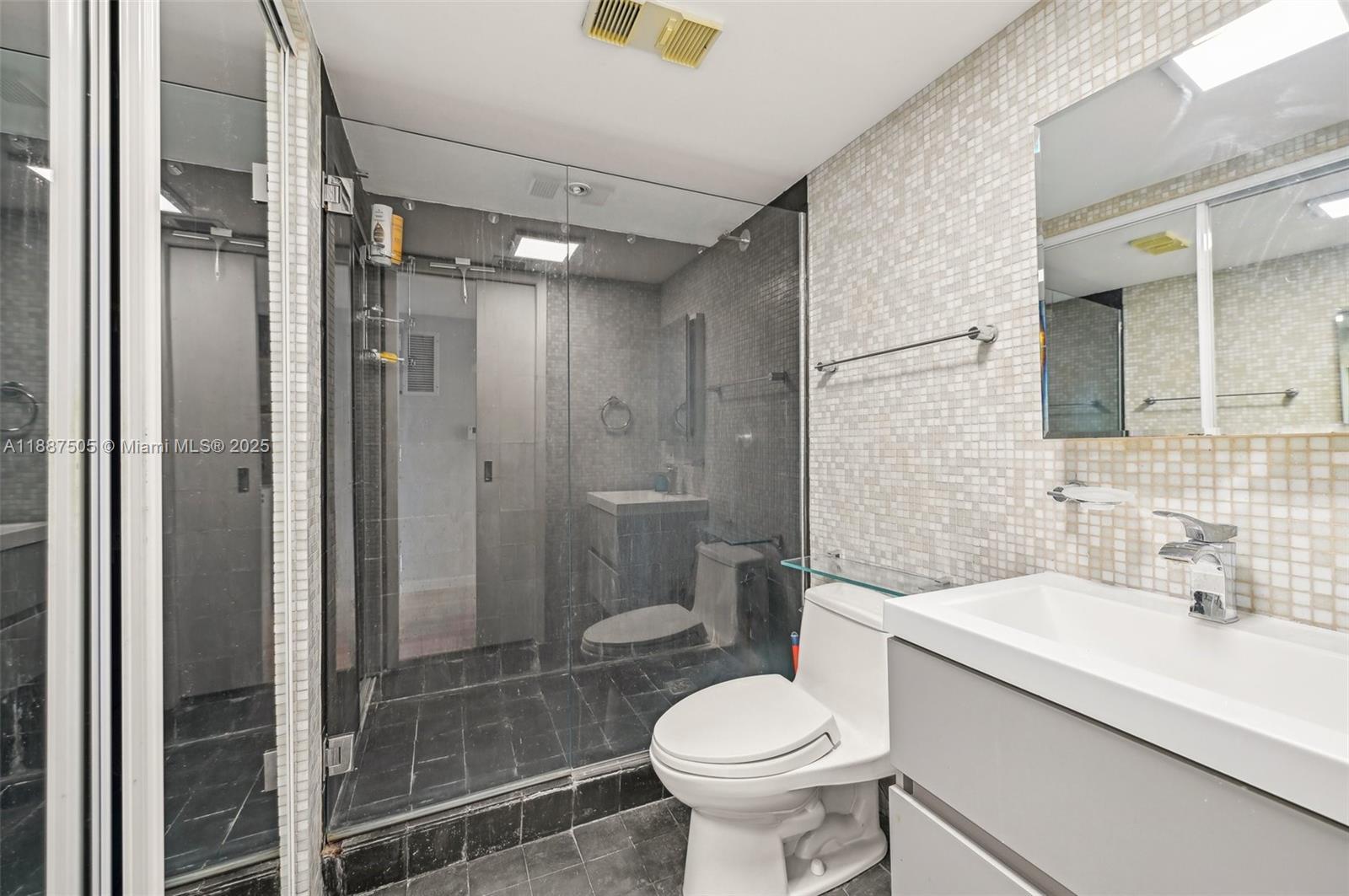 Building Photo - 540 Brickell Key Dr