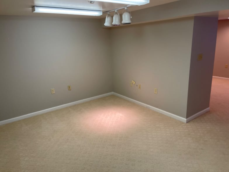 Building Photo - 17321 Amber Dr