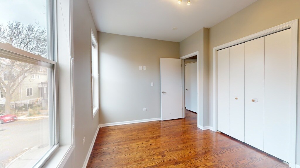 Building Photo - 2101 W Fletcher St