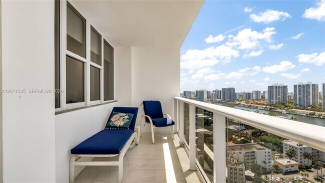 Building Photo - 3140 S Ocean Dr
