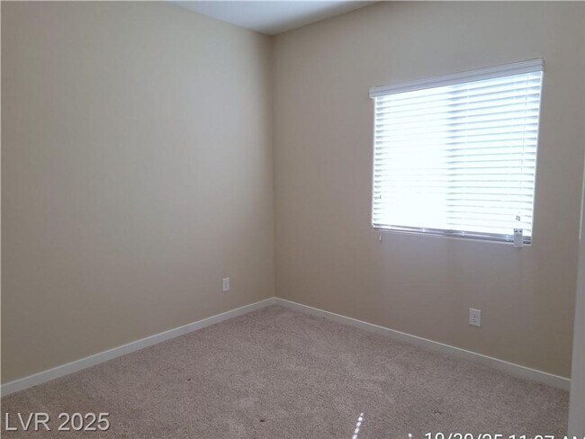 Building Photo - Lovely 2 Story Home!