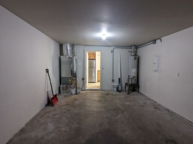 Building Photo - 2x2 duplex with a fenced yard, single-car ...