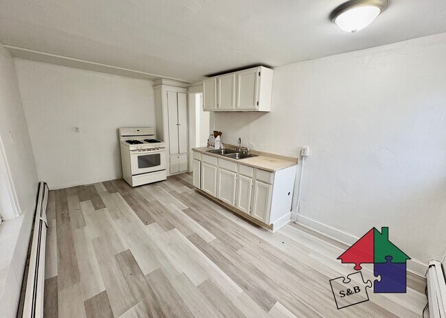 Building Photo - 94 Malletts Bay Ave