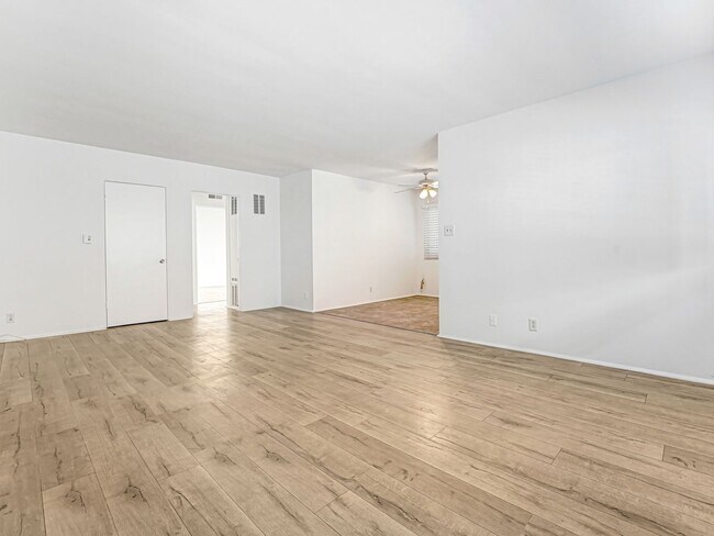 Building Photo - 744 S.Windsor Blvd. - just south of Wilshire Blvd.