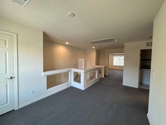 Building Photo - Great curb appeal