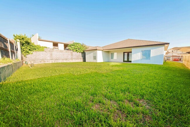 Building Photo - 120 Tranquilo Dr