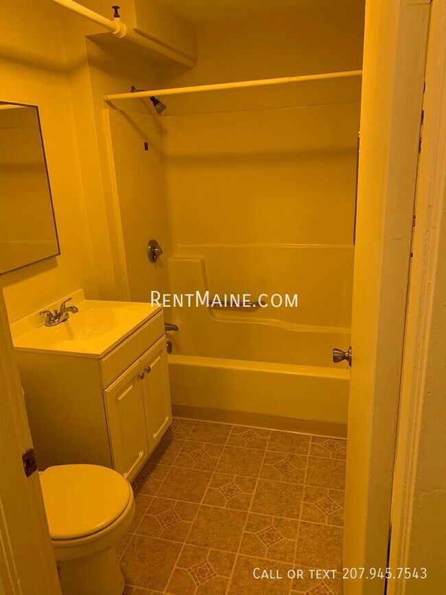 Building Photo - 2412 Western Ave