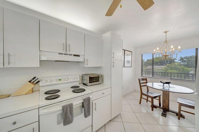 Building Photo - 9485 N Belfort Cir
