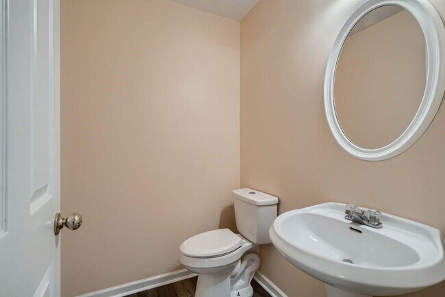 Building Photo - 391 Lake Valley Dr SW