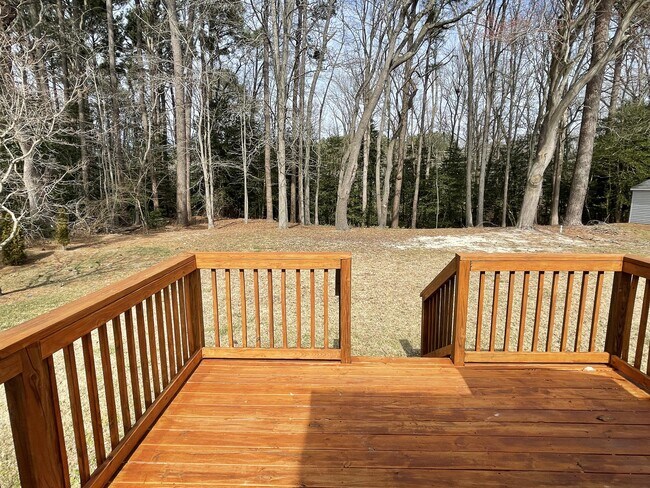 Building Photo - 1331 Middleneck Dr