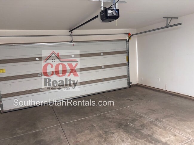 Building Photo - 4bd | 2.5 Bath | 2 Car Detached Desert Canyon Townhome Now Available