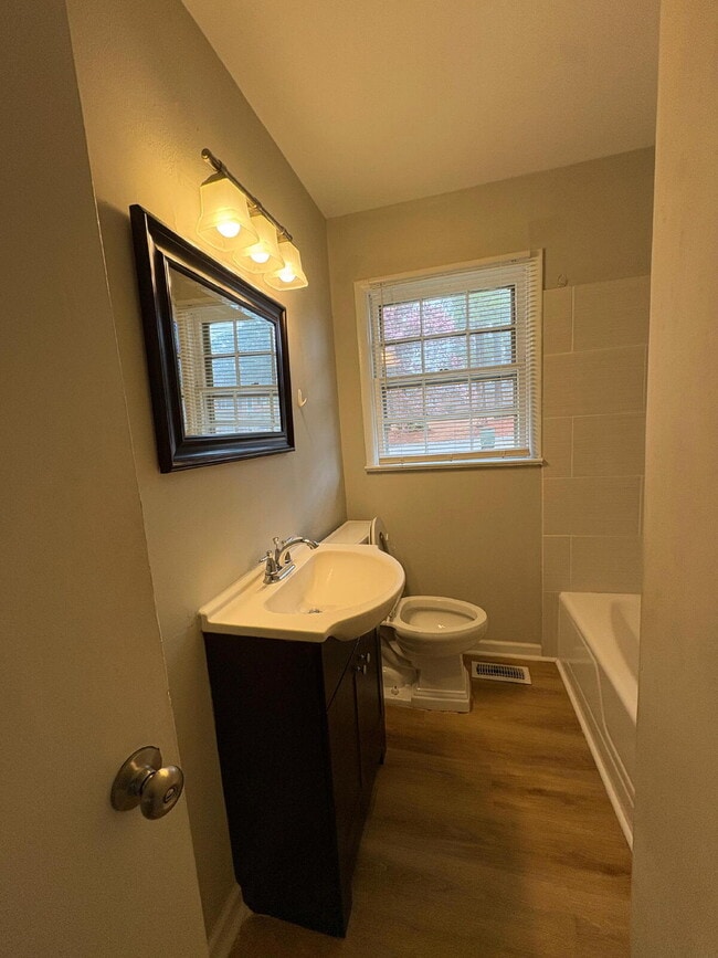 Building Photo - Under the cherry blossom tree, one did see, the cutest house on Sandra ever to be!