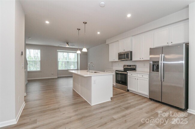 Building Photo - 5038 Springarn Ct