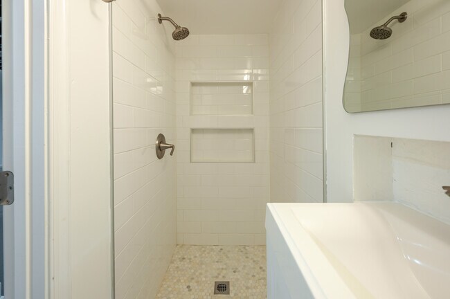 Building Photo - 2726 10th St NE