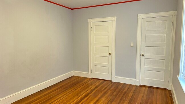 Building Photo - 10 Newport Terrace