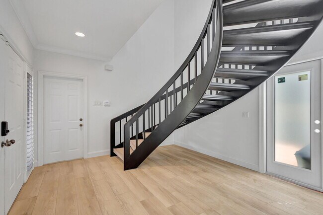 Building Photo - 11839 Pebblewood Dr
