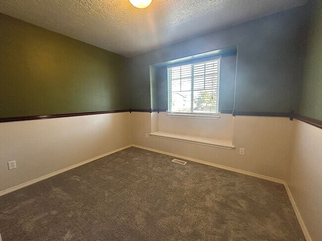 Building Photo - 115 Cassidy Dr E