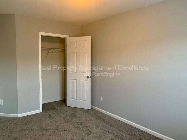 Building Photo - 330 Gilman Ln