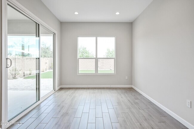 Building Photo - 2320 E Saguaro Park Ln