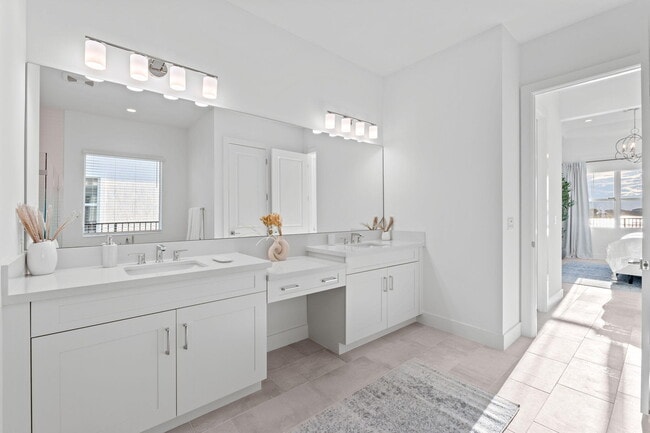 Building Photo - 10099 Regency Wy
