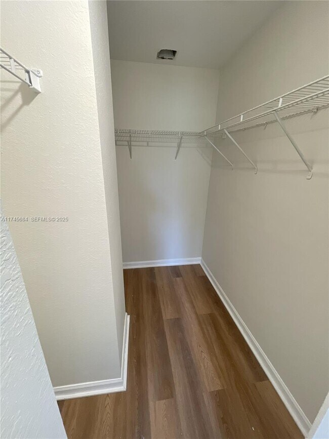 Building Photo - 2865 SE 15th Rd